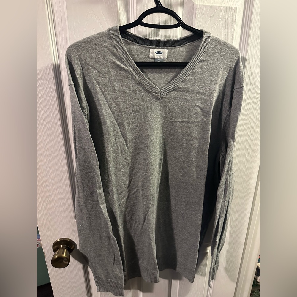 Old Navy - Men’s XL - Gray V-Neck Sweater